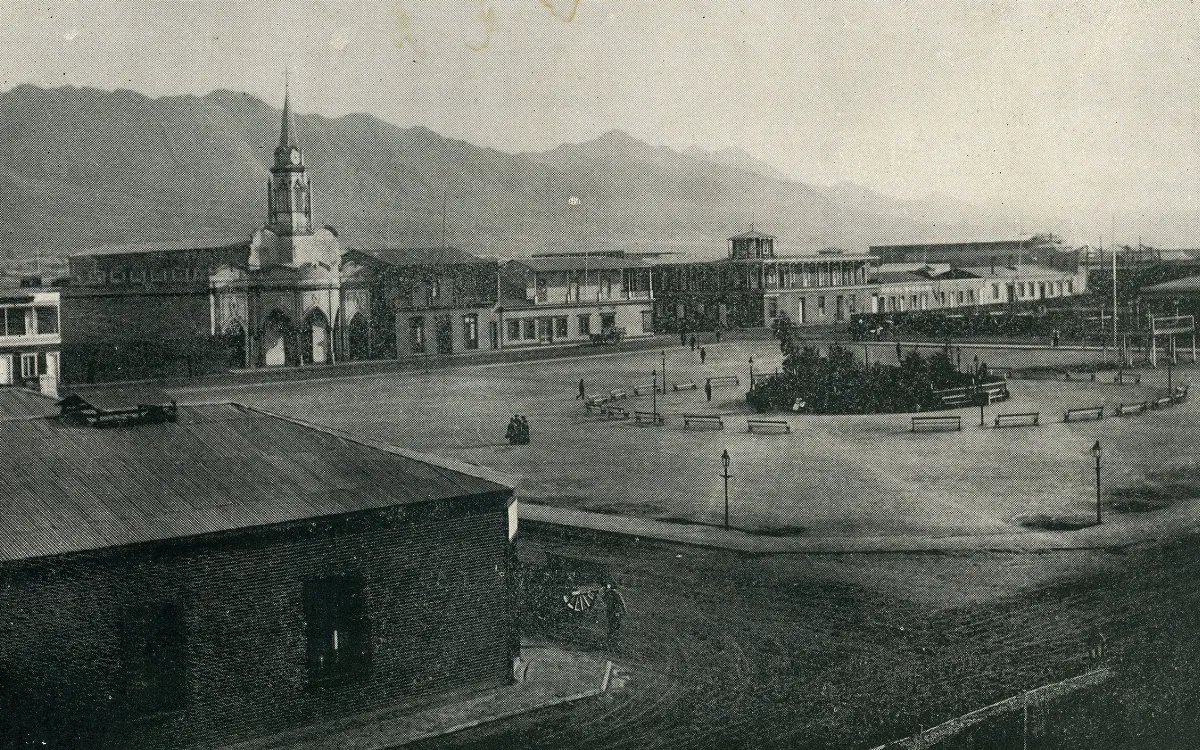 Plaza de Armas de Antofagasta, 1890 — Plaza Colón — 1887 | Chile de Ayer