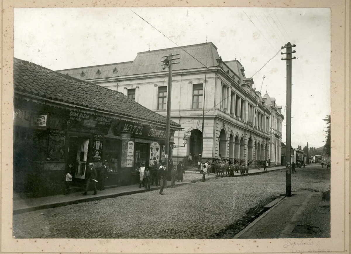 Calle Esmeralda, Los Andes, ca. 1910 — Calle Esmeralda — 1910 | Chile de Ayer