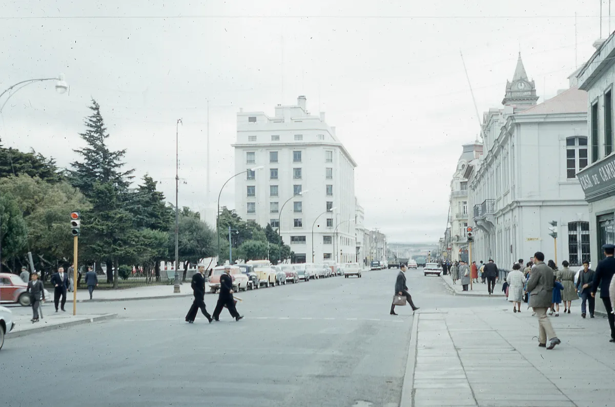 Calle Gobernador Carlos Bories ca.1965 — Plaza Muñoz Gamero — 1963 | Chile de Ayer