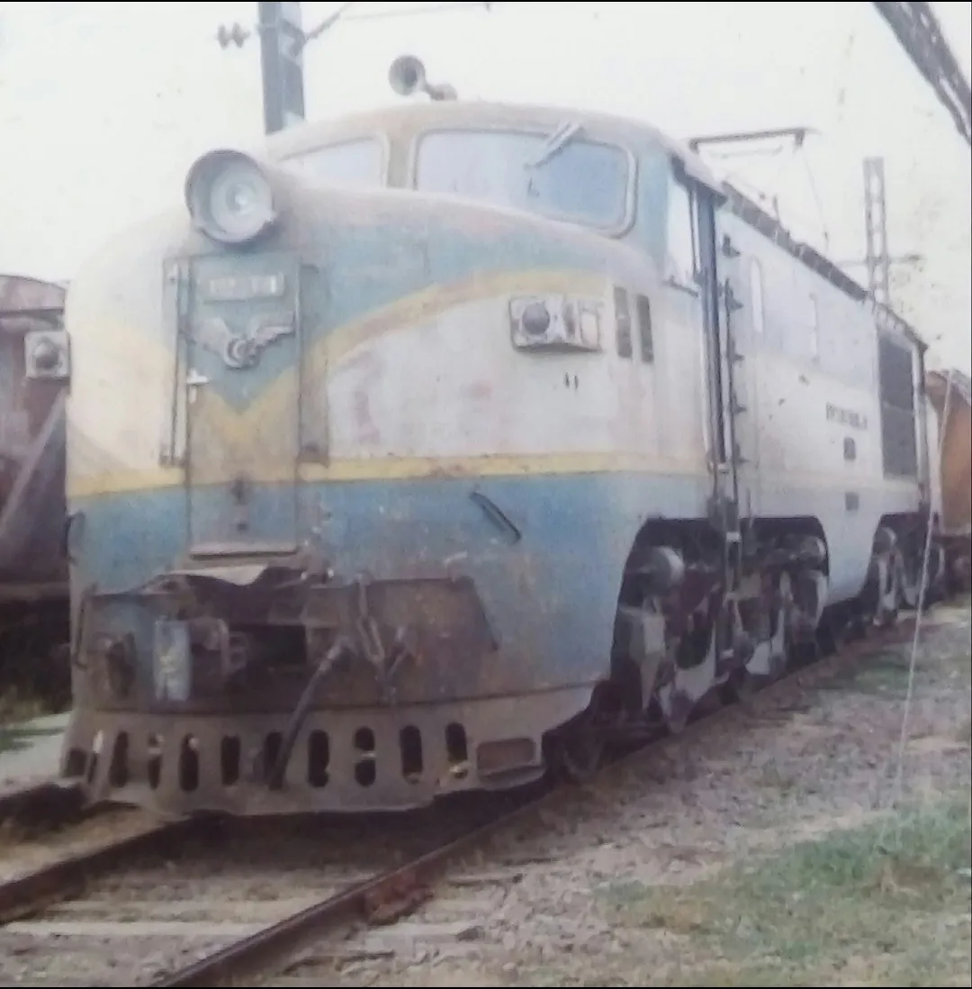 Locomotora de origen italiano en Chillán, 1994 — 1994 | Chile de Ayer