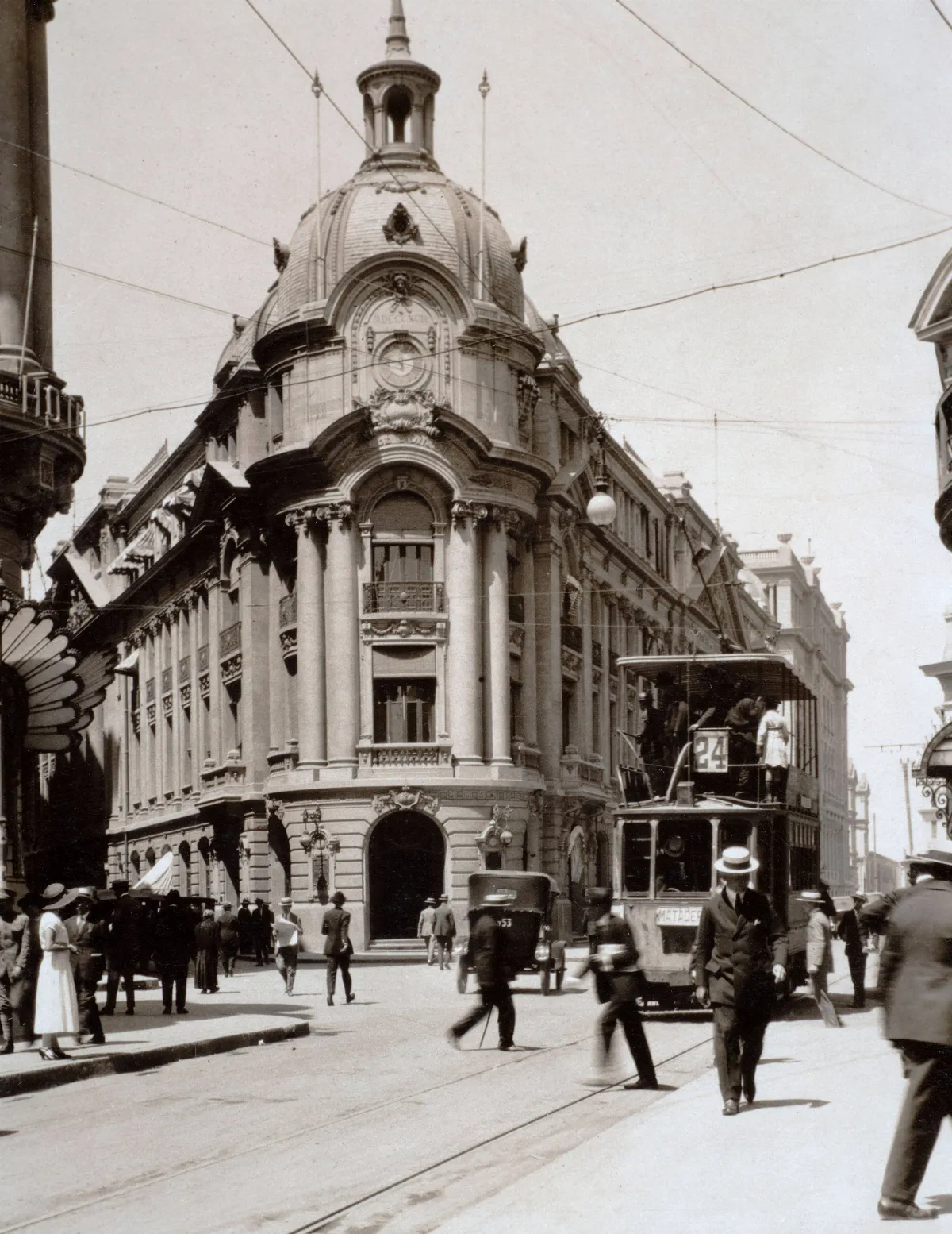 Calle Bandera con Moneda, 1925 — Calle Bandera — 1925 | Chile de Ayer