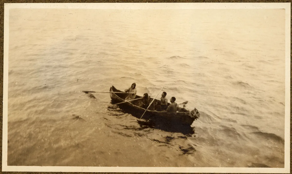 Balsa Kawésqar, Patagonia, ca. 1923 — 1923 | Chile de Ayer