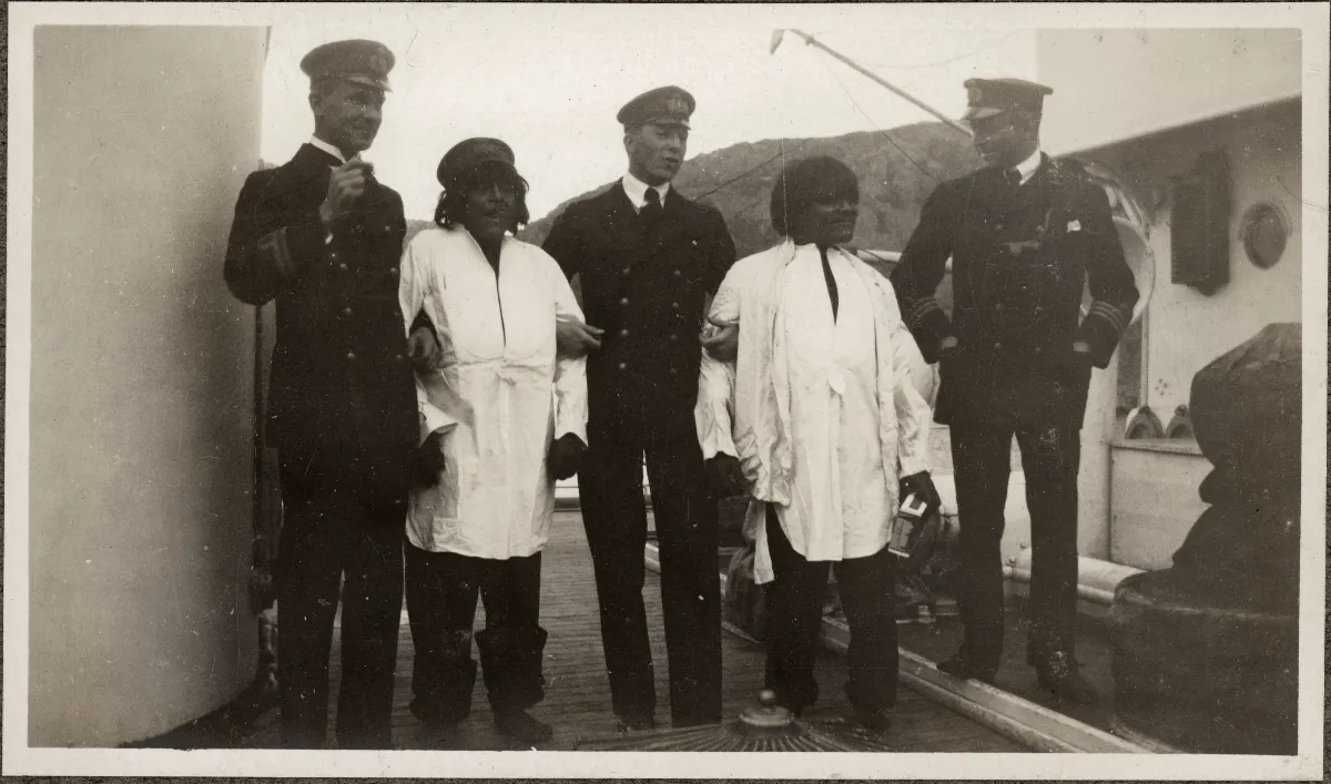 Hombres Kawésqar vestidos y exhibidos en el Fylgia, ca. 1923 — 1923 | Chile de Ayer