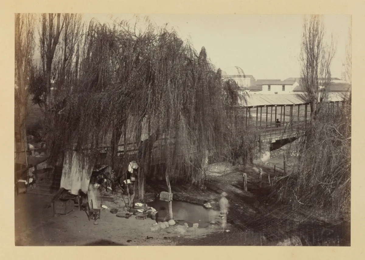 El puente de palos en Santiago, 1868 — 1865 | Chile de Ayer