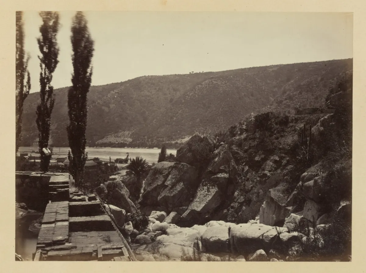 Paisaje costero sin reconocer, registrado como Viña del Mar, 1868 — 1865 | Chile de Ayer