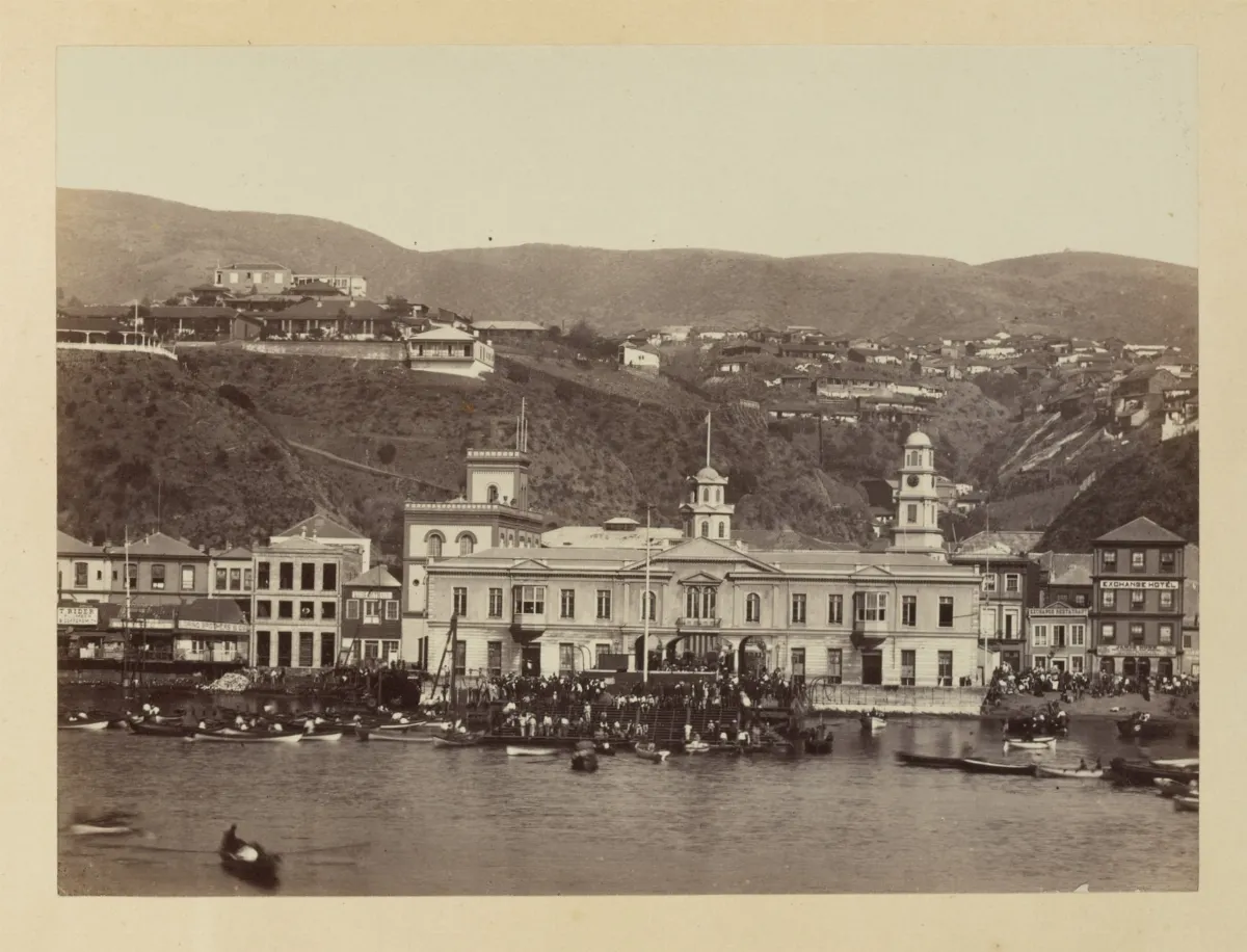 Valparaíso, la Bolsa de Valores cerca del muelle de pasajeros, 1868 — 1865 | Chile de Ayer