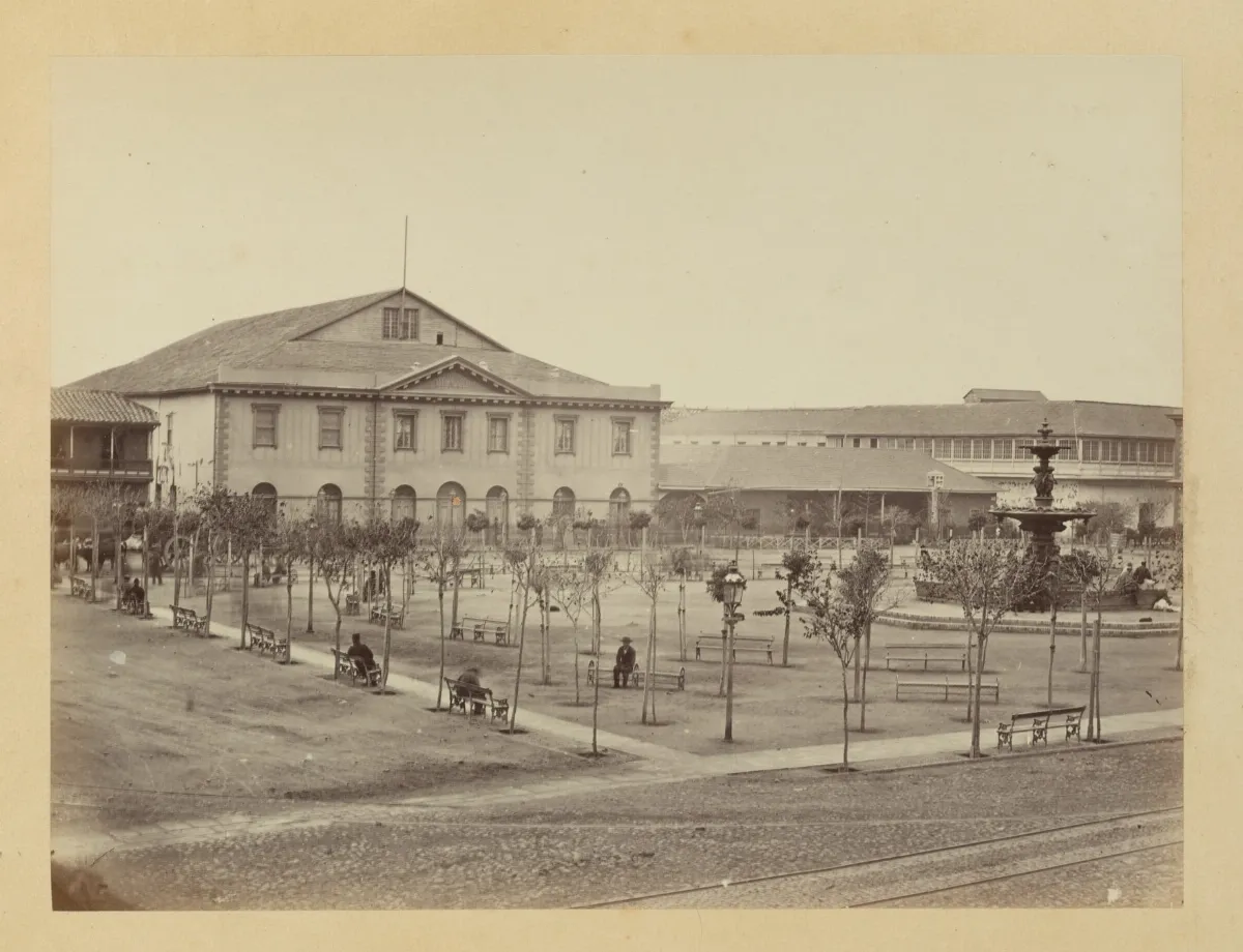 Plaza y Teatro Victoria de Valparaíso, 1868 — 1865 | Chile de Ayer