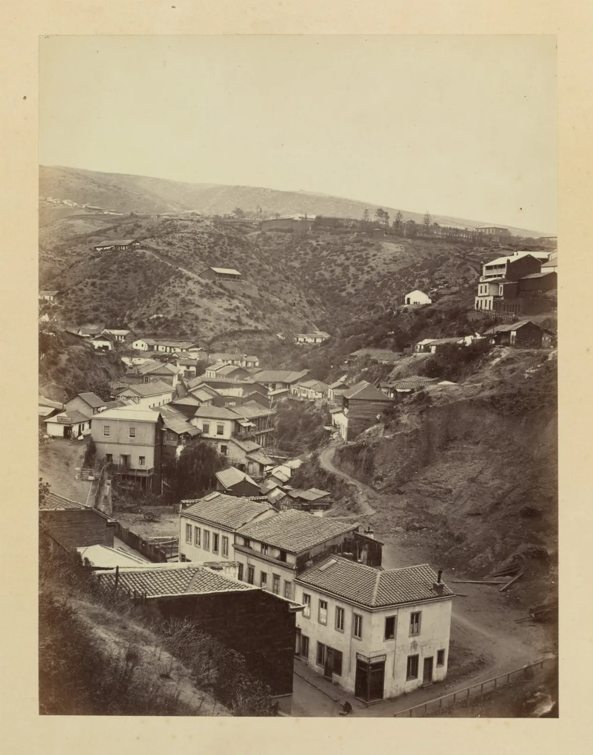 Casas en Cerros de Valparaíso, 1868 — 1865 | Chile de Ayer