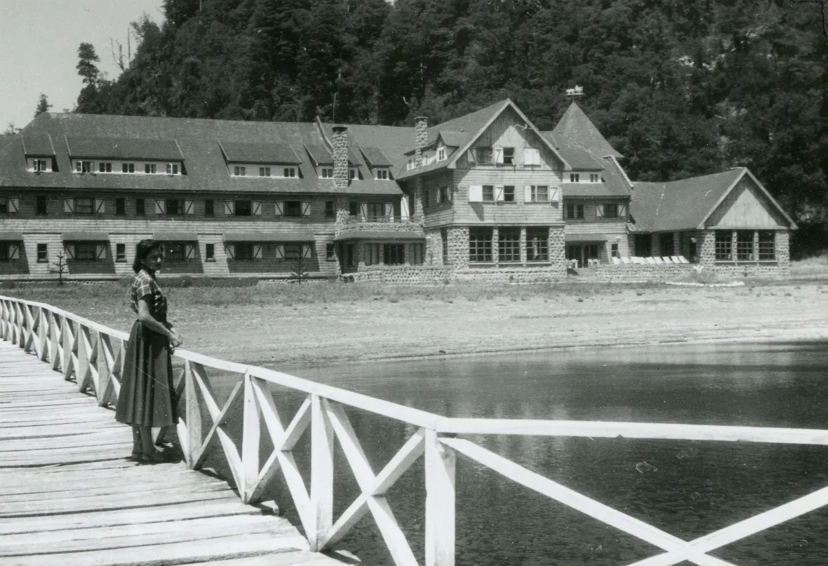 Hotel Pirihueico, 1955 — Hotel Pirihueico — 1955 | Chile de Ayer