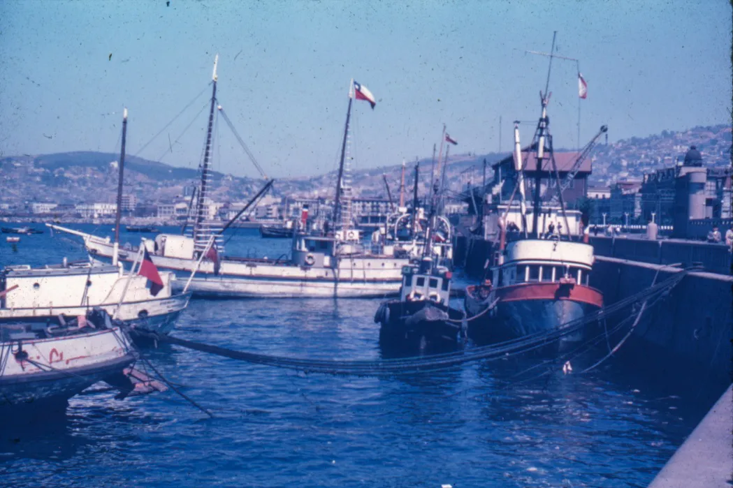Valparaíso, botes porteños, 1953 — Bahía de Valparaíso — 1953 | Chile de Ayer