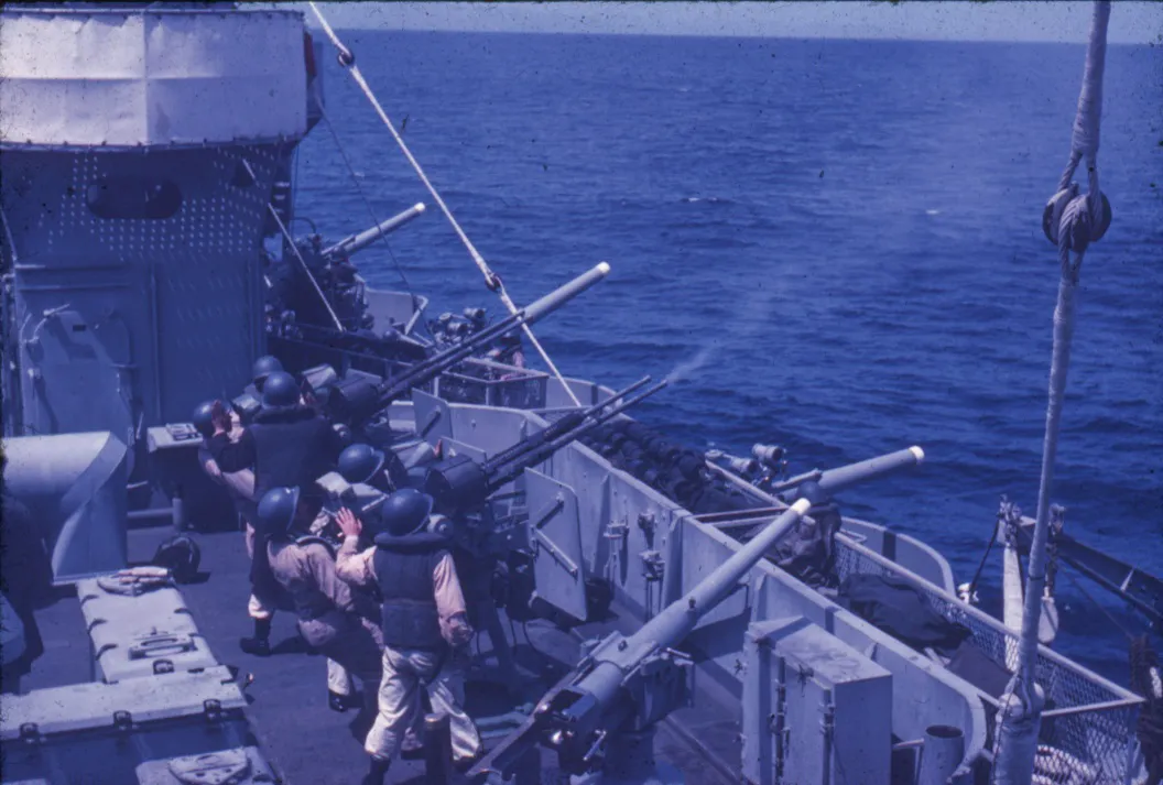 Valparaíso, ejercicos de la Armada de Chile, 1953 — Bahía de Valparaíso — 1953 | Chile de Ayer