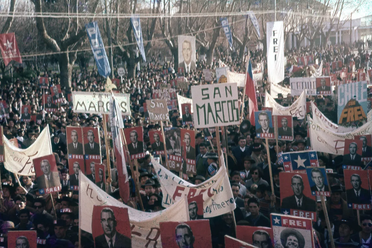 Marcha de la Patria Joven campaña presidencial Eduardo Frei Montalva, 1964 — 1964 | Chile de Ayer
