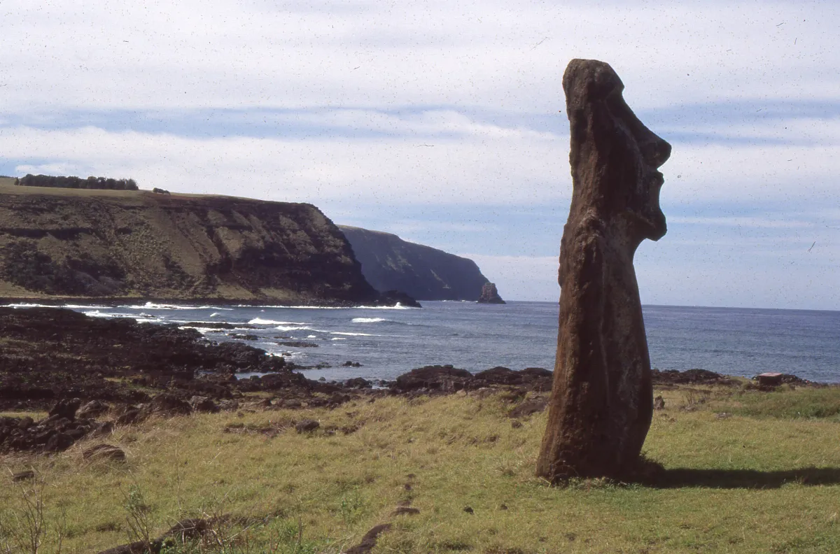 Moai A Vere en 1978 — Ahu Tongariki — 1978 | Chile de Ayer