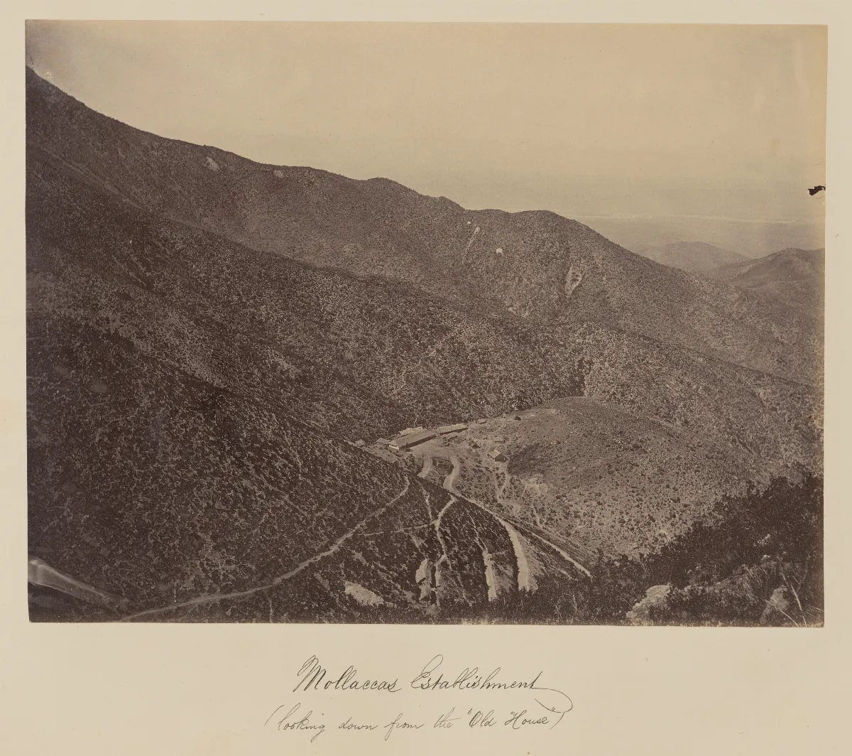 Mina Las Mollacas Tamaya, mirando desde la Casa Vieja, 1860 — 1860 | Chile de Ayer