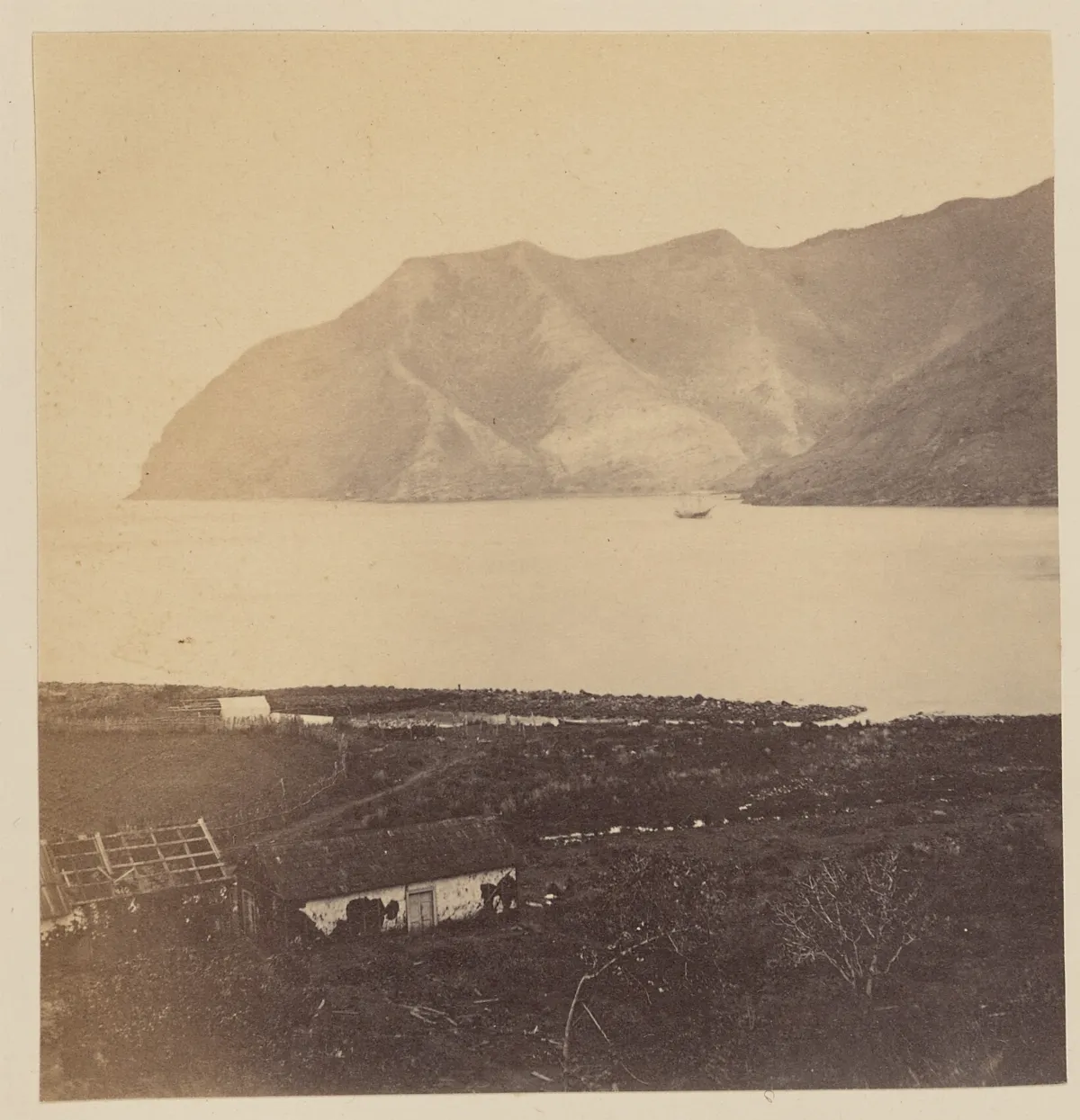 Bahía Cumberland en Isla Robinson Crusoe, 1860 — 1860 | Chile de Ayer