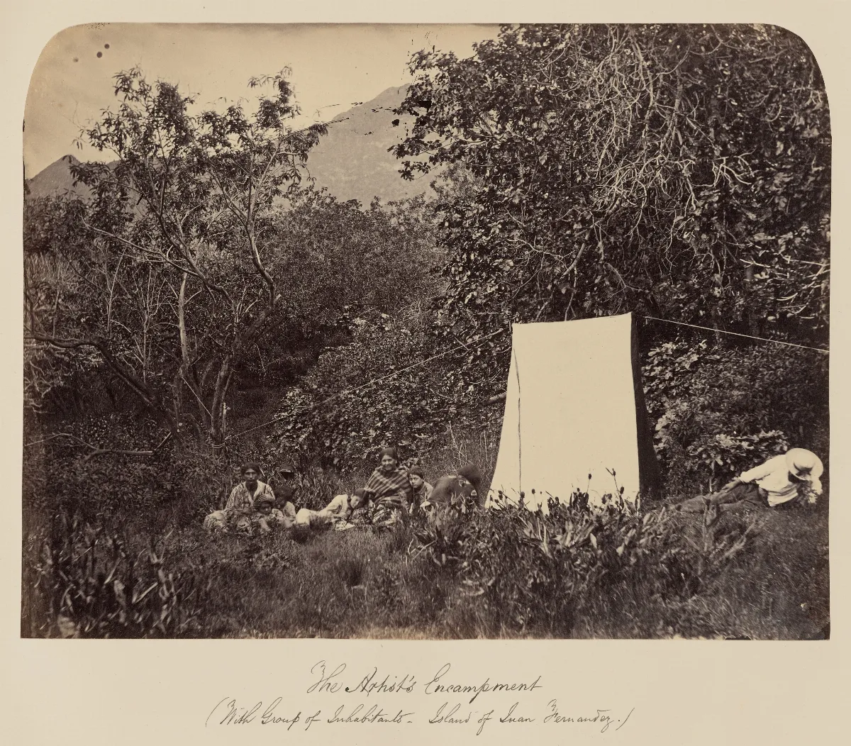 Campamento del artista, con grupo de habitantes de Robinson Crusoe, 1860 — 1860 | Chile de Ayer