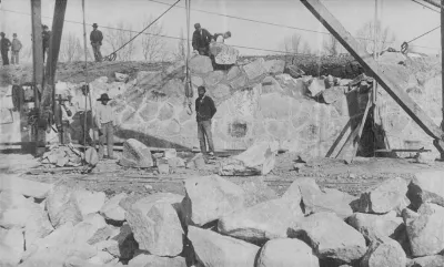 Canalización Río Mapocho a fines de 1880' s. — 1880 | Chile de Ayer