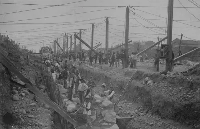 Canalización Río Mapocho a fines de 1880' s. — 1880 | Chile de Ayer