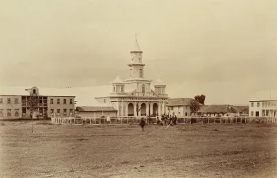 Iglesia y Plaza de Castro en 1893. — 1893 | Chile de Ayer