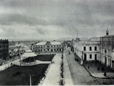 Plaza de Armas de la ciudad de Valdivia en 1915 — Plaza de la República — 1915 | Chile de Ayer
