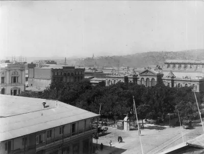 Plaza Victoria de Valparaíso en el año 1900. — 1900 | Chile de Ayer