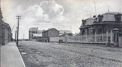 Calle Hernando de Magallanes de Punta Arenas en 1910 — 1910 | Chile de Ayer