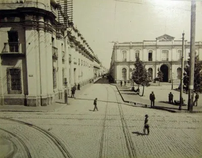 Calle Banderas esquina Compañía de Santiago alrededor de 1906 — 1906 | Chile de Ayer