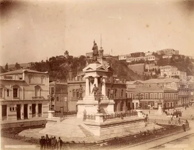 Monumento a los Héroes de Iquique en el año 1888. — 1888 | Chile de Ayer