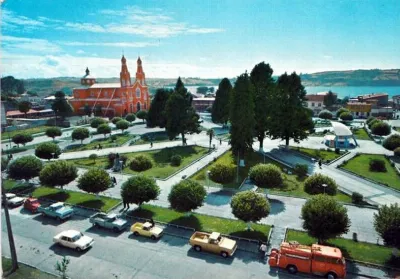 Así era la Plaza de Castro, Chiloé, alrededor de los años ’70s – ’80s. — 1975 | Chile de Ayer