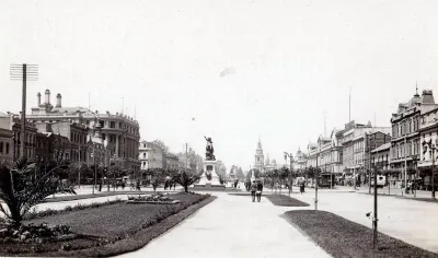 Alameda de las Delicias a mediados de los años ’20s — Plaza Bulnes — 1920 | Chile de Ayer