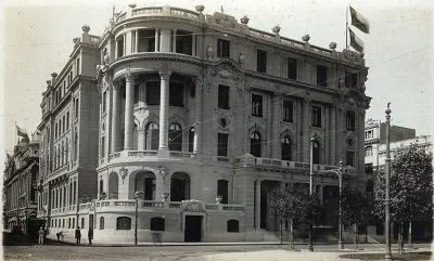 Club de la Unión en Alameda, década de 1920. — Casa Central de la Universidad de Chile — 1920 | Chile de Ayer