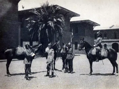 Regimiento de Caballería en 1906, luego sería FAU U. de Chile — Facultad de Arquitectura y Urbanismo de la Universidad de Chile — 1906 | Chile de Ayer