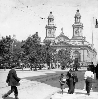 Plaza de Armas y Catedral de Santiago en 1910 — Plaza de Armas de Santiago — 1910 | Chile de Ayer