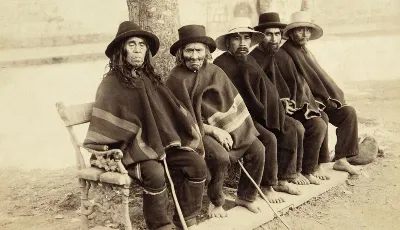 Caciques en Plaza de Osorno en 1900 — Plaza de Armas de Osorno — 1900 | Chile de Ayer
