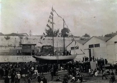 Lanzamiento de Yate Quivolgo, años 20s — Playa Las Torpederas — 1920 | Chile de Ayer