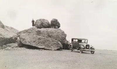 Automóvil en Meseta Jahuel, 1918 — Meseta Jahuel — 1918 | Chile de Ayer