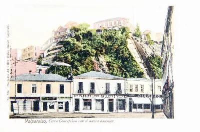 Cerro Concepción con el nuevo ascensor circa. 1920 — 1920 | Chile de Ayer