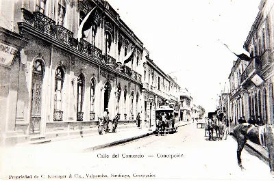 Calle del Comercio de  circa. 1900 — Calle del Comercio — 1900 | Chile de Ayer