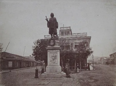 Valparaíso, Monumento a Cristobal Colón en 1880 — 1880 | Chile de Ayer