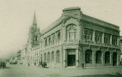 Banco Español e Iglesia de Antofagasta, ca. 1910 — 1910 | Chile de Ayer
