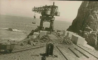 Gruas Muelle de Constitución ca. 1920 — 1920 | Chile de Ayer