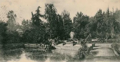 Laguna del Parque Cousiño de Santiago ca. 1910 — 1910 | Chile de Ayer
