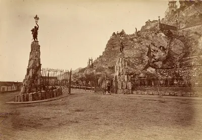 La Portada, Cerro Santa Lucía, 1874 — Cerro Santa Lucía — 1874 | Chile de Ayer