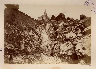 La Gran Cascada, Cerro Santa Lucía, 1874 — Cerro Santa Lucía — 1874 | Chile de Ayer