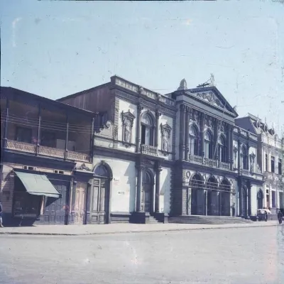 Teatro Municipal de Iquique, 1960 — Plaza Prat — 1960 | Chile de Ayer