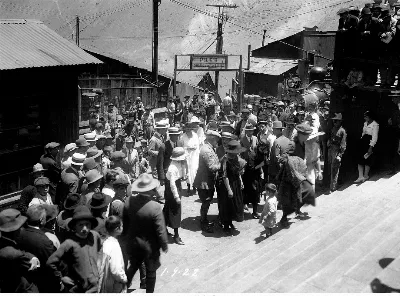Bienvenida en Sewell, ca 1920 — Sewell — 1920 | Chile de Ayer