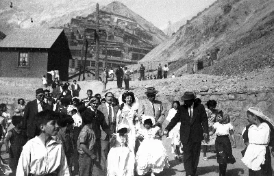 Matrimonio en Sewell, ca 1920 — Sewell — 1920 | Chile de Ayer