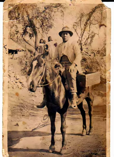 Vendedor ambulante a caballo, 1914 — La Punta de Mostazal — 1914 | Chile de Ayer