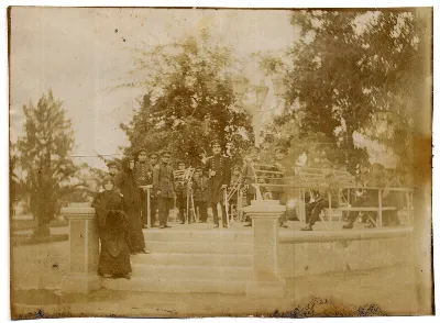 Banda musical 1909 — Iglesia de San Pedro de Cauquenes — 1909 | Chile de Ayer