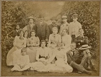 Familia, cercanías de Limache 1888 — Cercanías de Limache — 1888 | Chile de Ayer